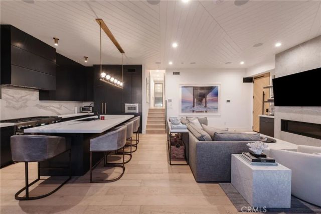 2200 The Strand A, Manhattan Beach, CA 90266