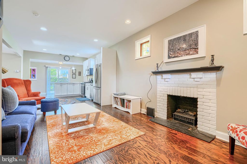 Image 5 of property listing at 3105 JUNEAU PL, Baltimore, MD 21214