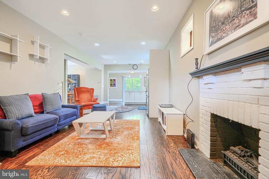 Image 6 of property listing at 3105 JUNEAU PL, Baltimore, MD 21214