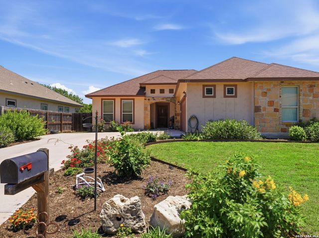 225 Greenway Dr, Seguin, TX 78155