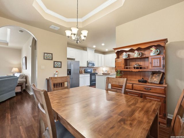 225 Greenway Dr, Seguin, TX 78155