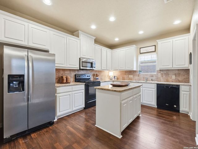 225 Greenway Dr, Seguin, TX 78155