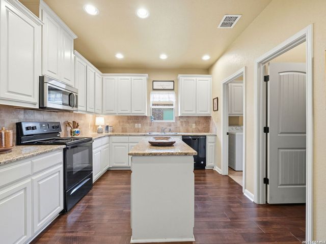 225 Greenway Dr, Seguin, TX 78155
