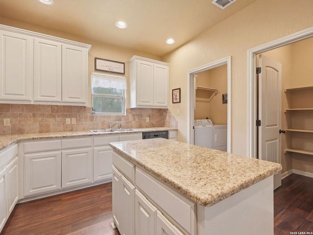 225 Greenway Dr, Seguin, TX 78155