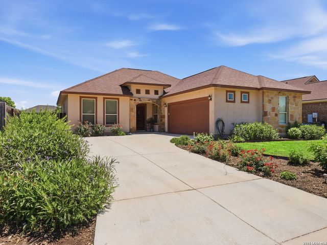 225 Greenway Dr, Seguin, TX 78155
