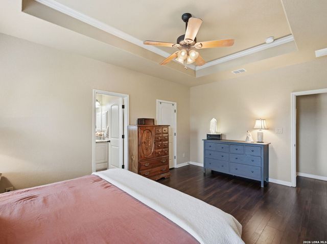 225 Greenway Dr, Seguin, TX 78155