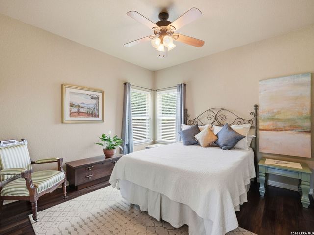 225 Greenway Dr, Seguin, TX 78155