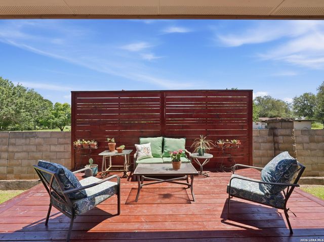 225 Greenway Dr, Seguin, TX 78155