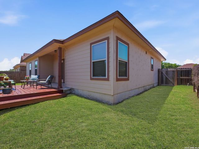 225 Greenway Dr, Seguin, TX 78155