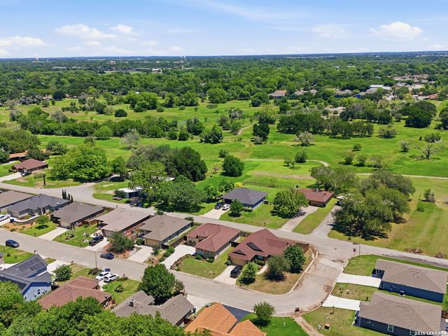 225 Greenway Dr, Seguin, TX 78155