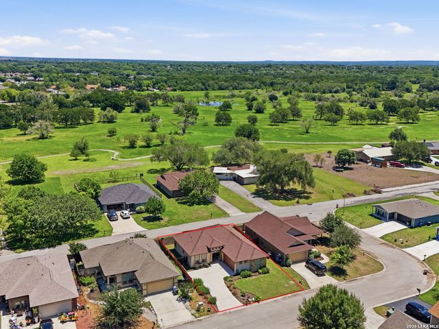 225 Greenway Dr, Seguin, TX 78155