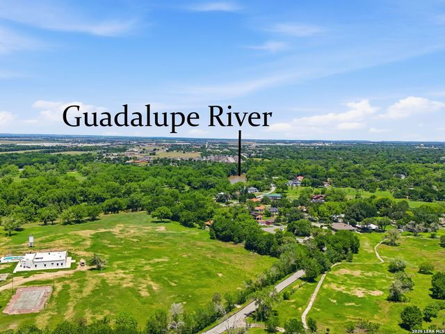 225 Greenway Dr, Seguin, TX 78155