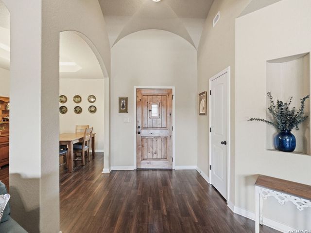 225 Greenway Dr, Seguin, TX 78155