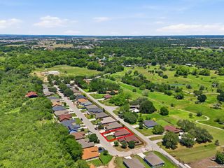 225 Greenway Dr, Seguin, TX 78155