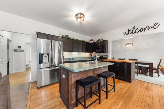 9033 Timbercrest Lane, Whitmore Lake, MI 48189