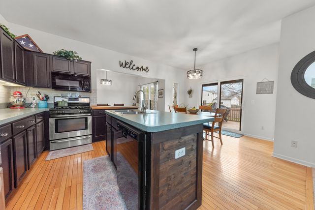 9033 Timbercrest Lane, Whitmore Lake, MI 48189