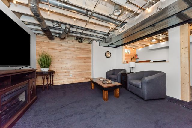 9033 Timbercrest Lane, Whitmore Lake, MI 48189