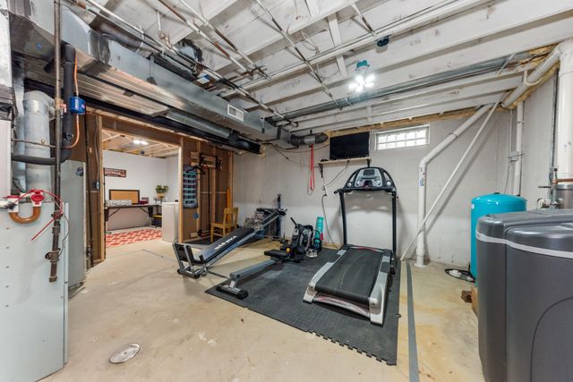 9033 Timbercrest Lane, Whitmore Lake, MI 48189