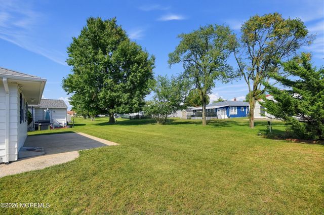 13 Venezia Street, Toms River, NJ 08757
