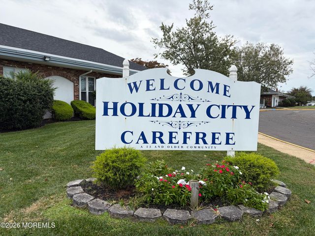 13 Venezia Street, Toms River, NJ 08757