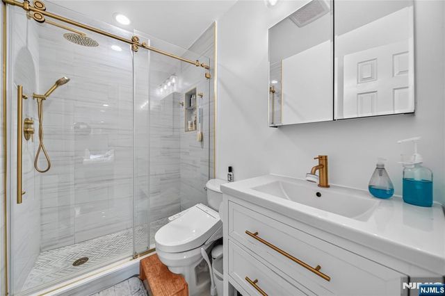 516 Windsor Drive, Palisades Park, NJ 07650
