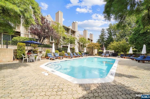 516 Windsor Drive, Palisades Park, NJ 07650