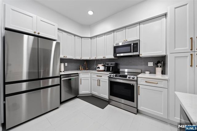516 Windsor Drive, Palisades Park, NJ 07650