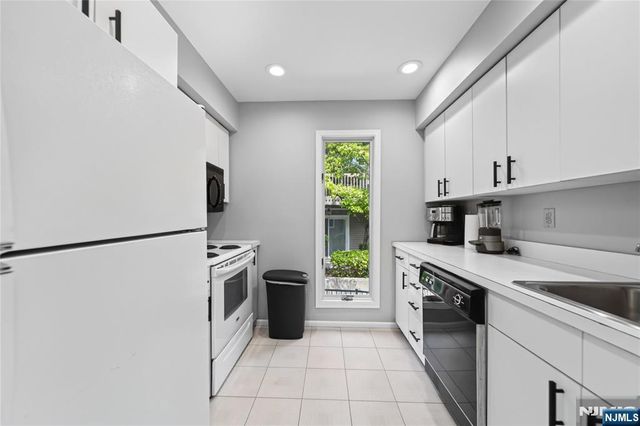 516 Windsor Drive, Palisades Park, NJ 07650