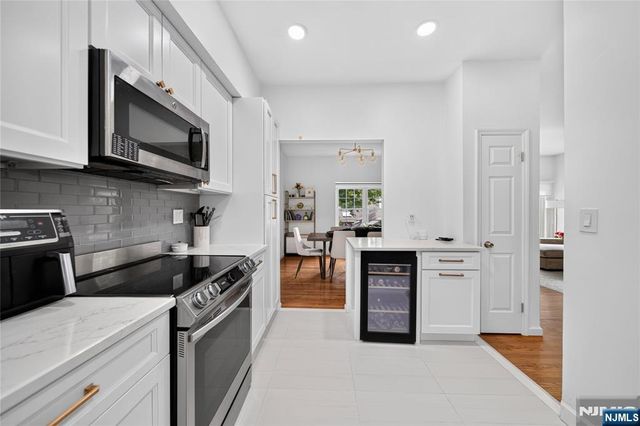 516 Windsor Drive, Palisades Park, NJ 07650