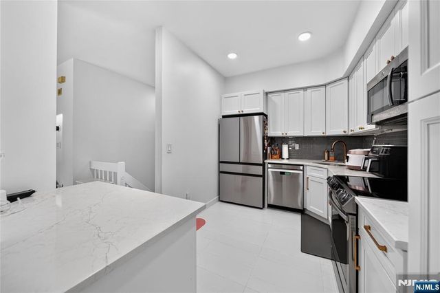516 Windsor Drive, Palisades Park, NJ 07650