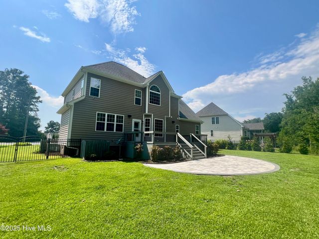 2203 Franklin Drive, Winterville, NC 28590