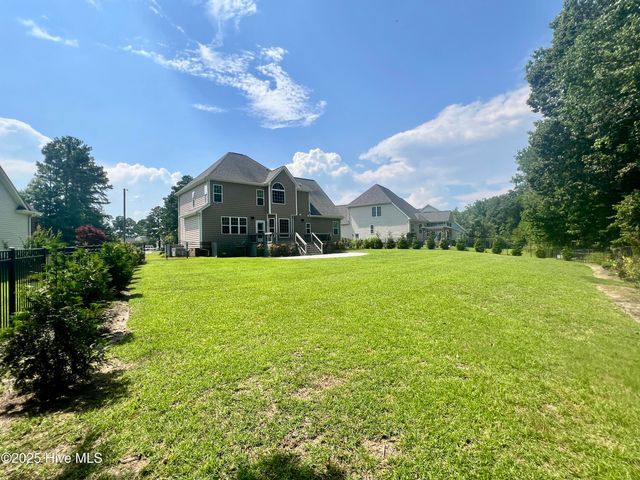 2203 Franklin Drive, Winterville, NC 28590