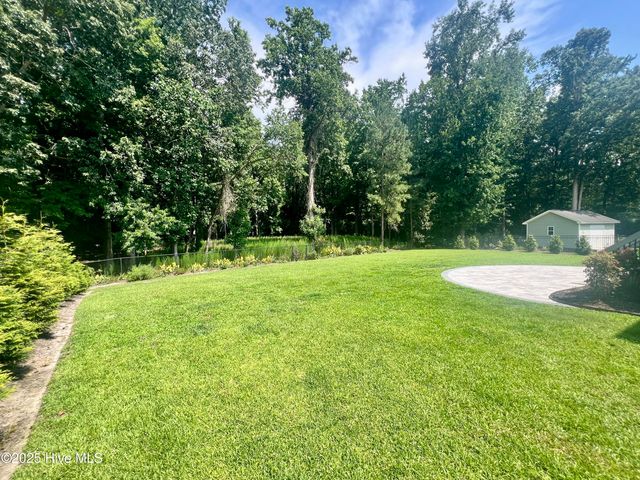 2203 Franklin Drive, Winterville, NC 28590