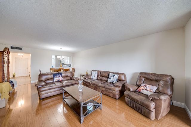 7301 NW 1st Street 402, Margate, FL 33063