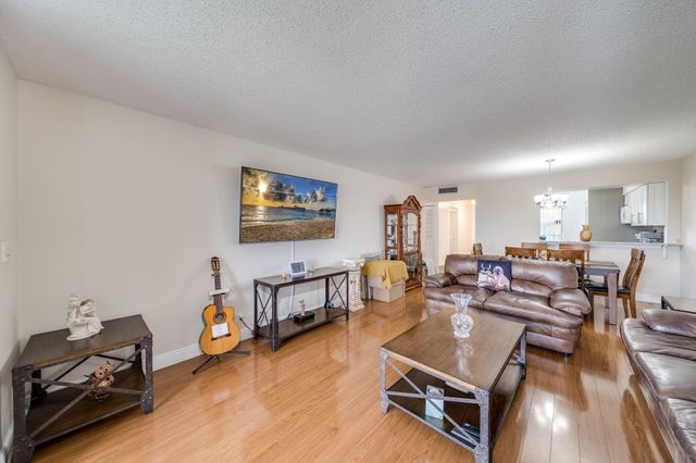 7301 NW 1st Street 402, Margate, FL 33063