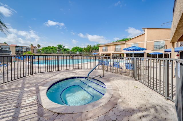 7301 NW 1st Street 402, Margate, FL 33063