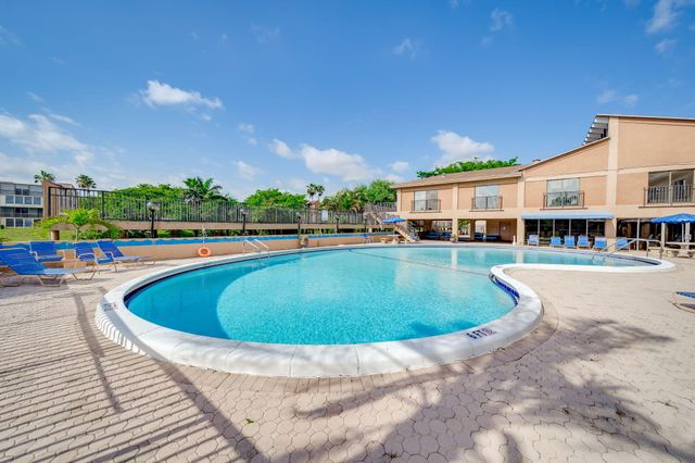 7301 NW 1st Street 402, Margate, FL 33063