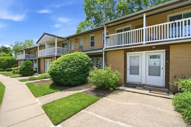 10 Artist Lake Drive, Middle Island, NY 11953