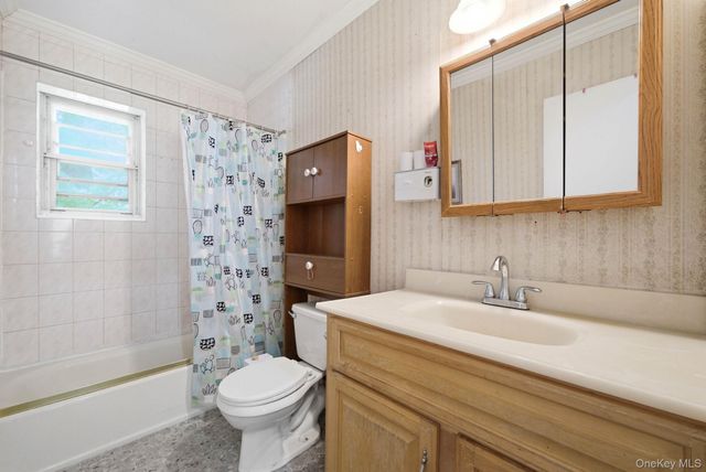 10 Artist Lake Drive, Middle Island, NY 11953