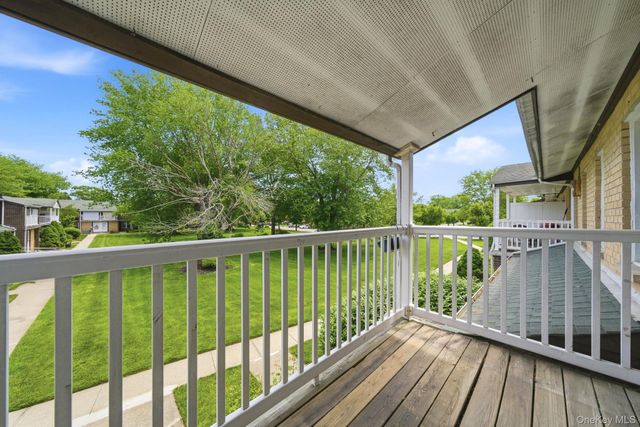 10 Artist Lake Drive, Middle Island, NY 11953