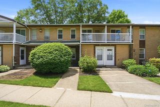 10 Artist Lake Drive, Middle Island, NY 11953