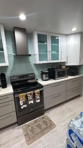 10 SW 46TH Avenue, Plantation, FL 33317