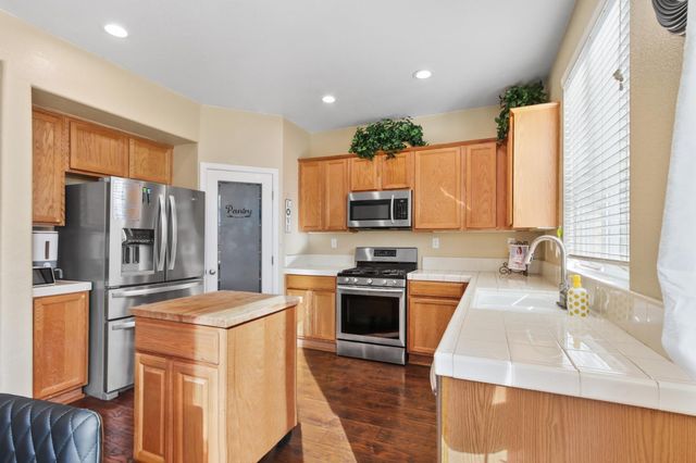 5376 Nickman Way, Sacramento, CA 95835