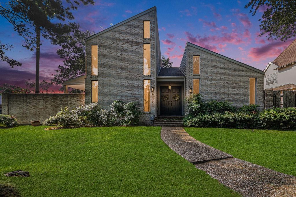 4334 Lake Grove Drive, Seabrook, TX 77586