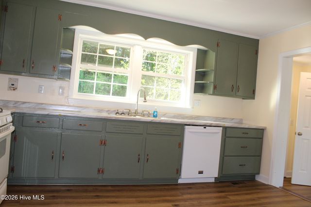 3049 Catherine Lake Road, Richlands, NC 28574