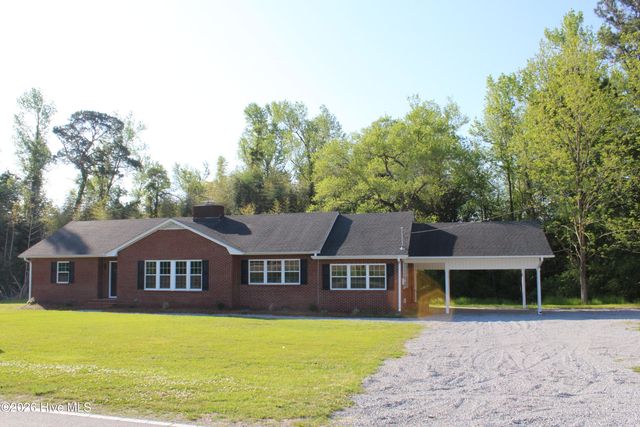 3049 Catherine Lake Road, Richlands, NC 28574