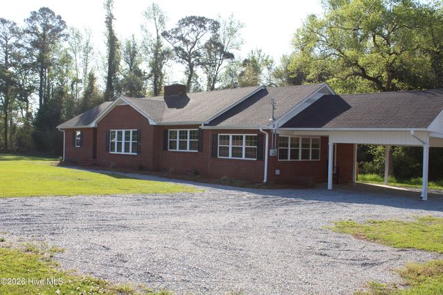 3049 Catherine Lake Road, Richlands, NC 28574