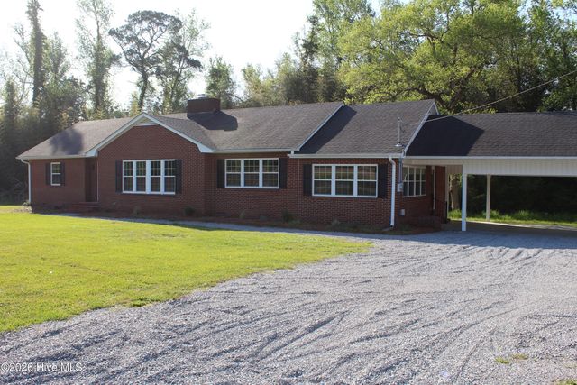 3049 Catherine Lake Road, Richlands, NC 28574