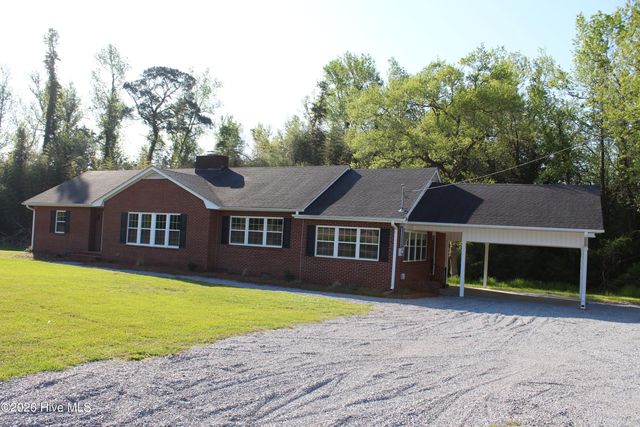 3049 Catherine Lake Road, Richlands, NC 28574