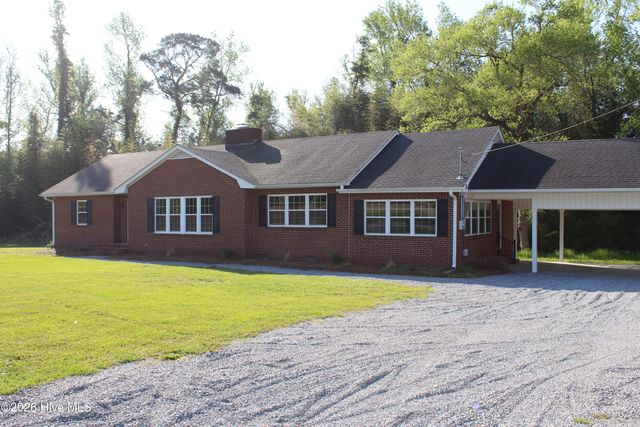 3049 Catherine Lake Road, Richlands, NC 28574